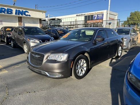 Used 2020 Chrysler 300 Touring image 4