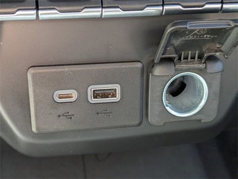 Used 2021 Chevrolet Silverado 1500 RST image 25