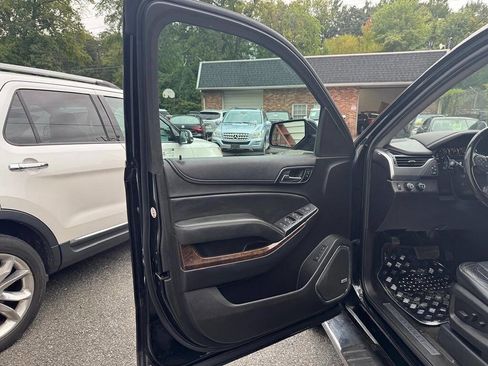 Used 2018 Chevrolet Suburban LT w/ LT Signature Package image 34