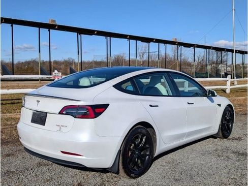 Used 2023 Tesla Model 3 Performance image 3