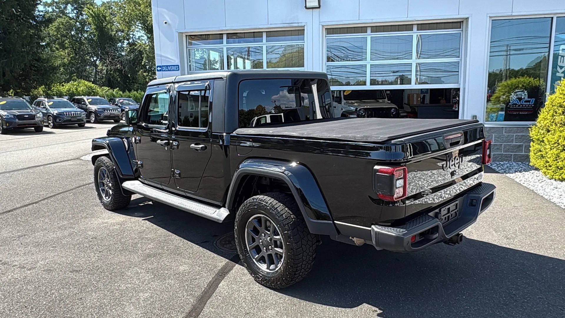 Used 2020 Jeep Gladiator Overland AWD/4WD image 9
