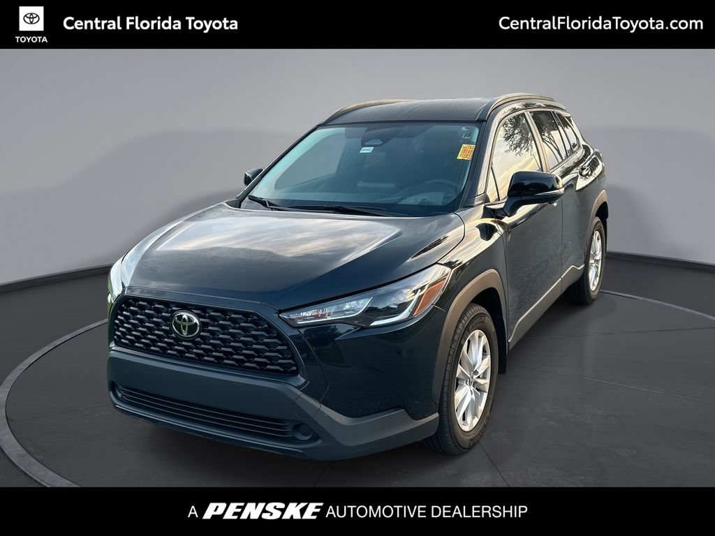 Used 2024 Toyota Corolla Cross LE FWD image 1
