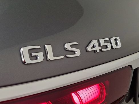 Used 2024 Mercedes-Benz GLS 450 4MATIC image 31
