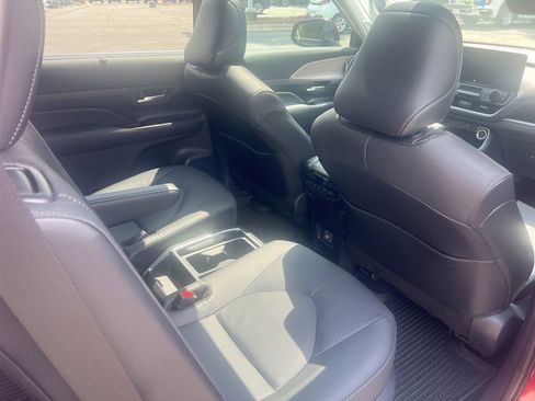 Used 2024 Toyota Grand Highlander AWD Hybrid image 13