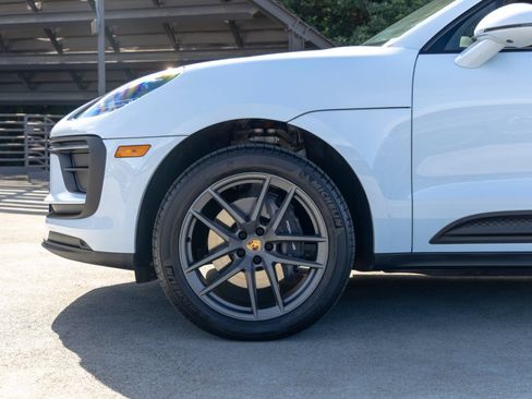 Certified 2026 Porsche Macan AWD/4WD image 13