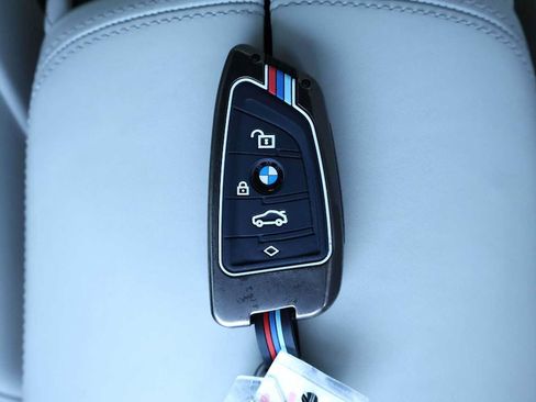 Used 2022 BMW 740i xDrive w/ M Sport Package AWD/4WD image 20