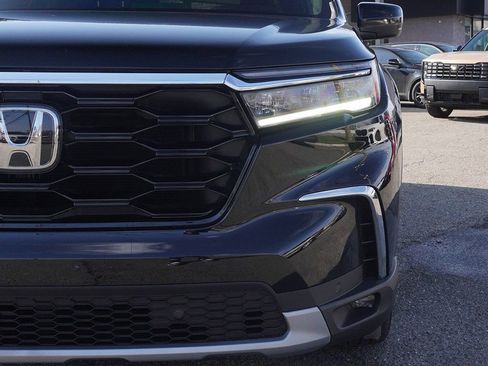 Used 2025 Honda Pilot Touring image 16