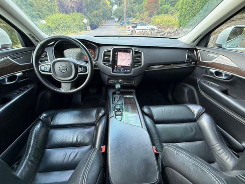 Used 2018 Volvo XC90 T6 Momentum w/ Convenience Package AWD/4WD image 17