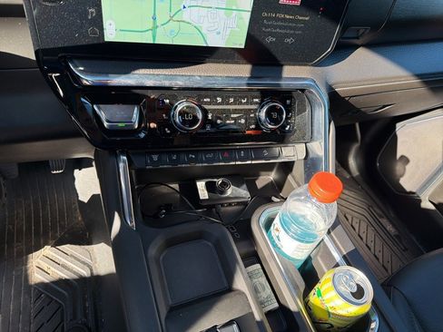 Used 2025 GMC Sierra 2500 Denali w/ Denali Reserve Package image 9