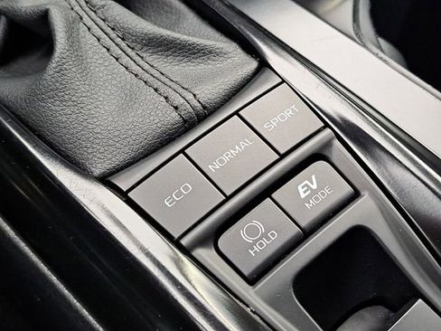 Used 2025 Toyota Camry SE image 15