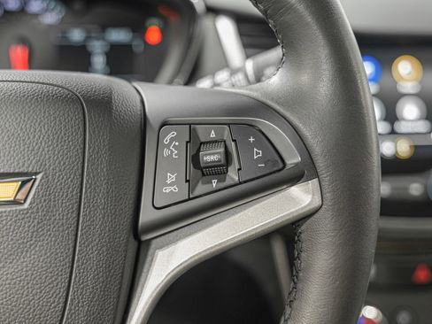 Used 2022 Chevrolet Trax LT w/ LT Convenience Package image 22