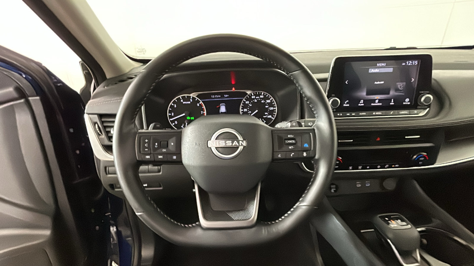 Used 2025 Nissan Rogue SV FWD image 17