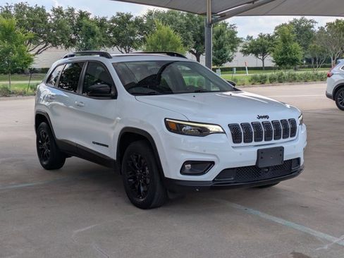 Used 2023 Jeep Cherokee Altitude Lux w/ Lux Elite Package AWD/4WD image 3