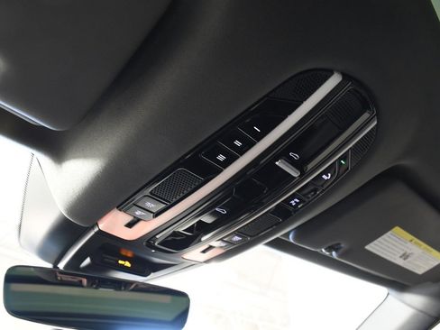 Used 2020 Porsche Cayenne Base image 33