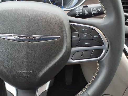 Used 2022 Chrysler Voyager LX FWD image 11
