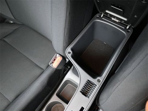 New 2025 Nissan Kicks Play S image 31