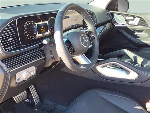 Used 2024 Mercedes-Benz GLS 580 4MATIC image 8