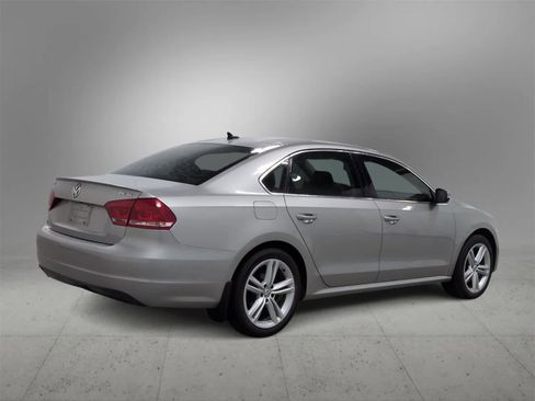 Used 2014 Volkswagen Passat 1.8T SE image 8