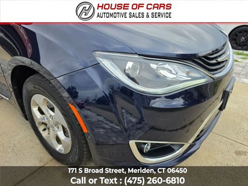 Used 2018 Chrysler Pacifica Limited w/ Advanced Safetytec Group FWD image 11