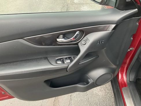 Used 2019 Nissan Rogue SV w/ Sun & Sound Touring Package image 27