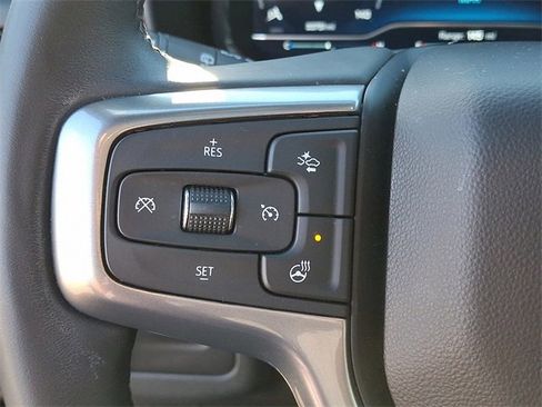 Used 2024 Chevrolet Suburban Z71 w/ Luxury Package image 17