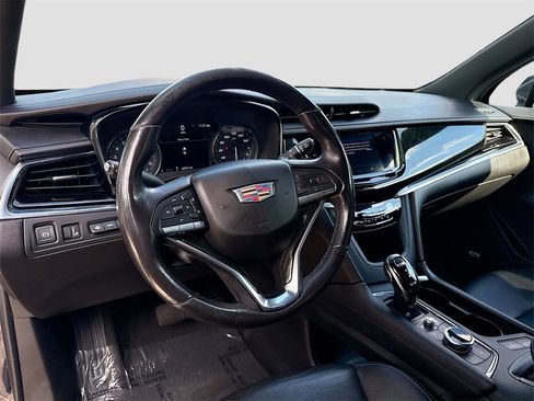 Used 2021 Cadillac XT6 Premium Luxury image 10