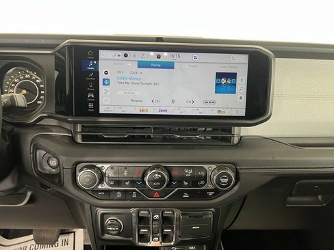 Used 2024 Jeep Wrangler Sahara image 12