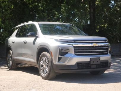 Used 2025 Chevrolet Traverse LT