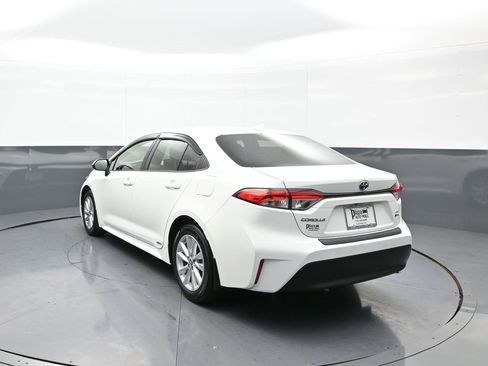 Certified 2025 Toyota Corolla LE image 8