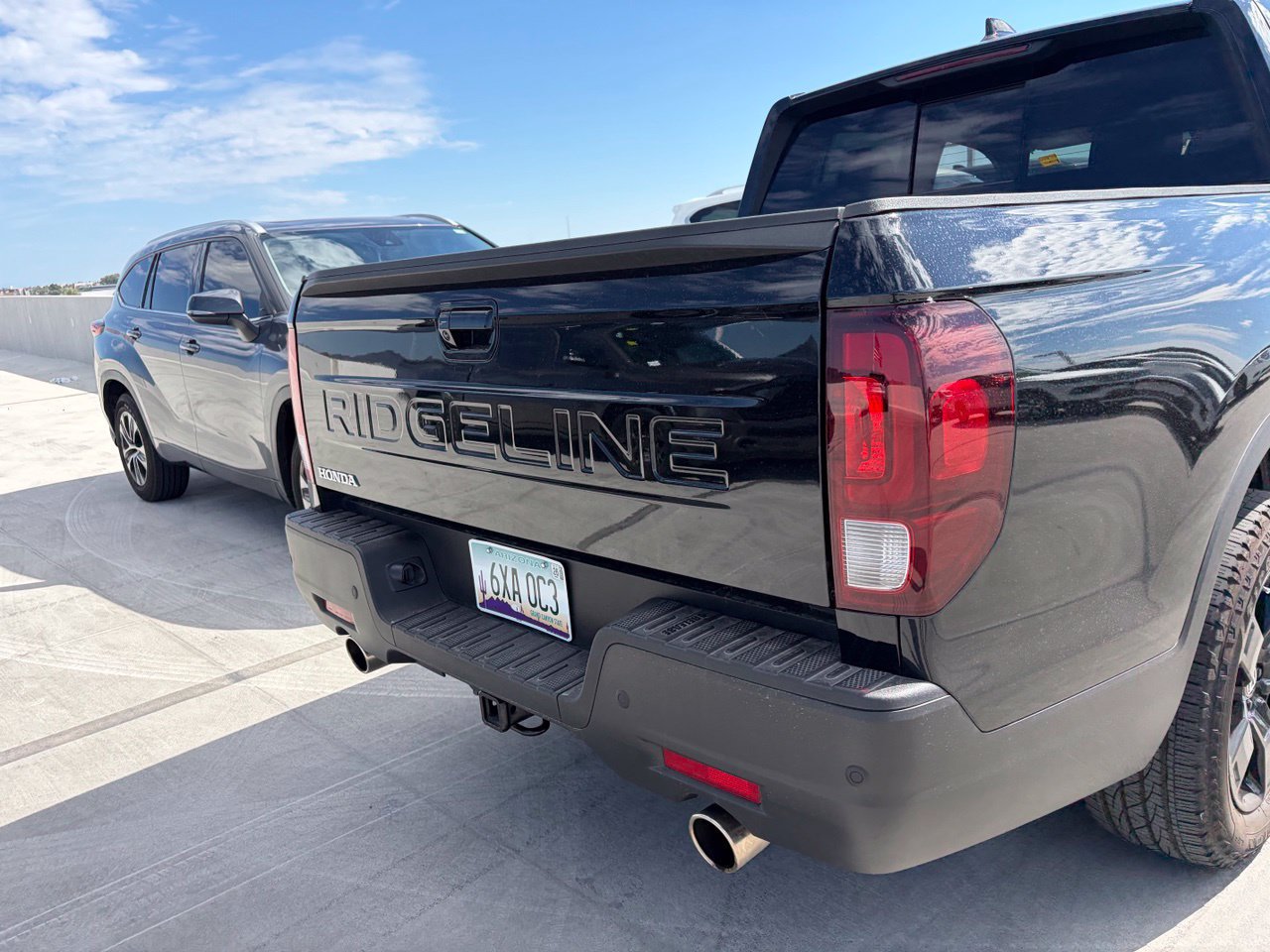 Used 2025 Honda Ridgeline Black Edition image 4