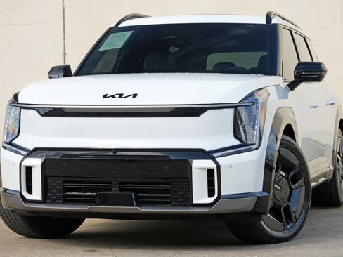 Used 2025 Kia EV9 GT-Line AWD/4WD image 3