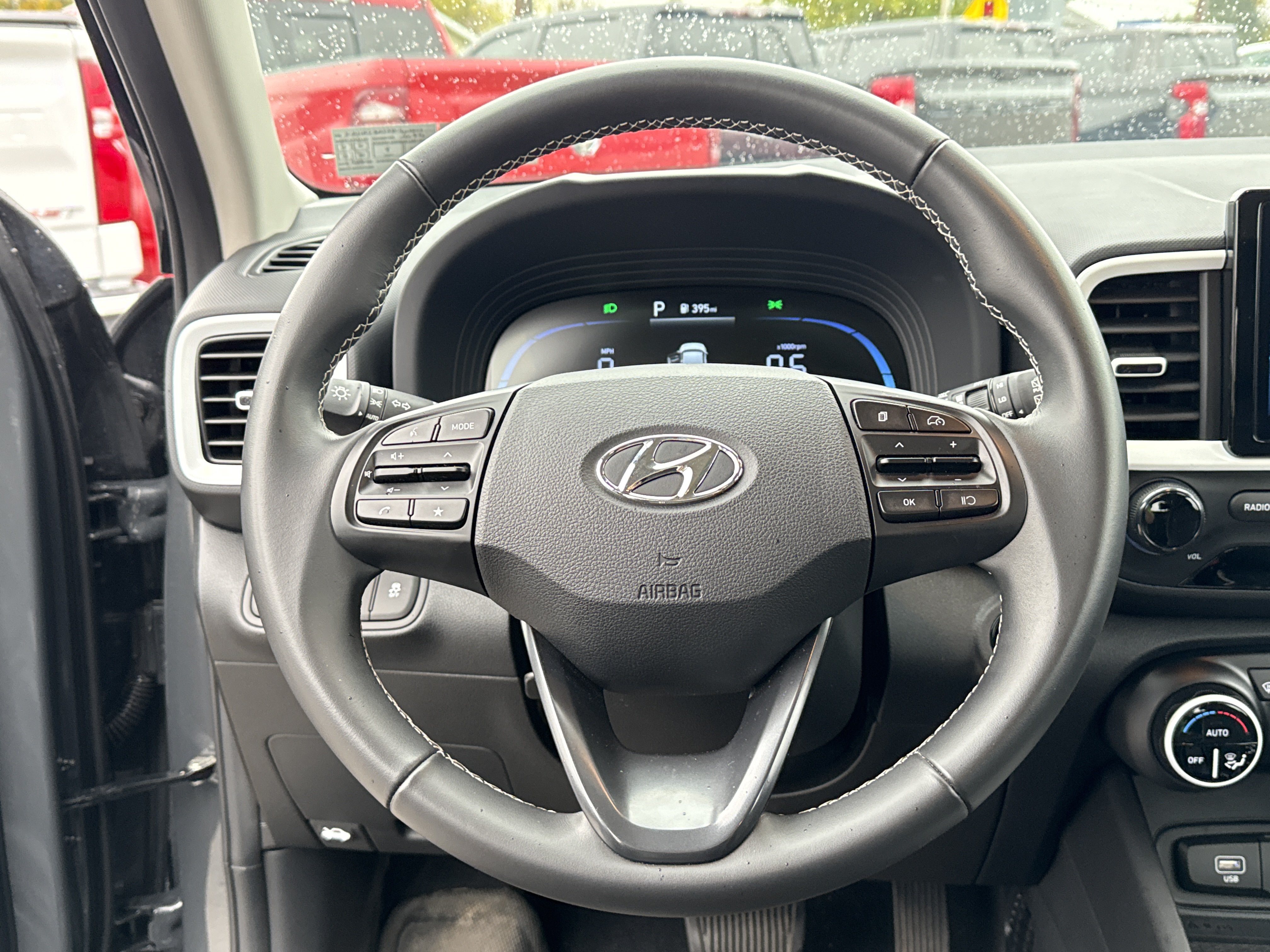Used 2025 Hyundai Venue Limited FWD image 18