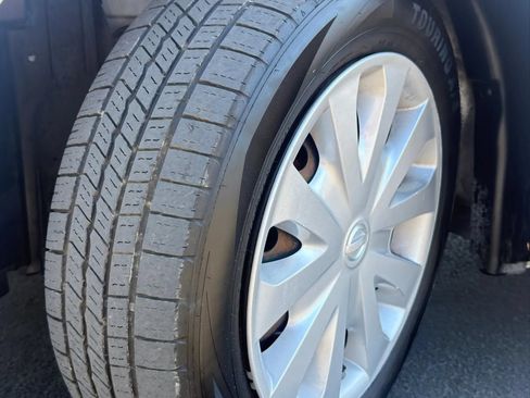 Used 2016 Nissan Versa SV FWD image 15