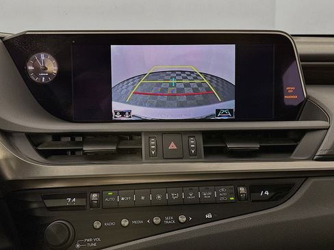 Used 2019 Lexus ES 300h image 16