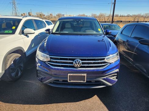 Used 2024 Volkswagen Tiguan SE w/ MDO Package, Two-Row image 2