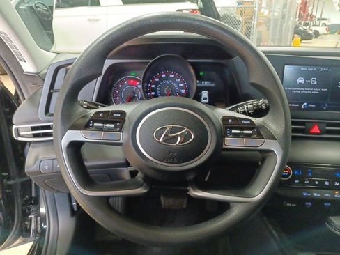 Used 2023 Hyundai Elantra SEL image 21