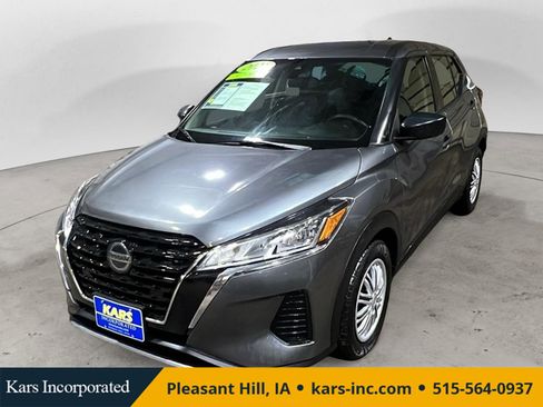 Used 2021 Nissan Kicks S image 1