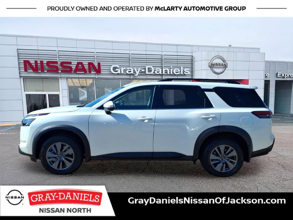 Used 2024 Nissan Pathfinder SV FWD image 4