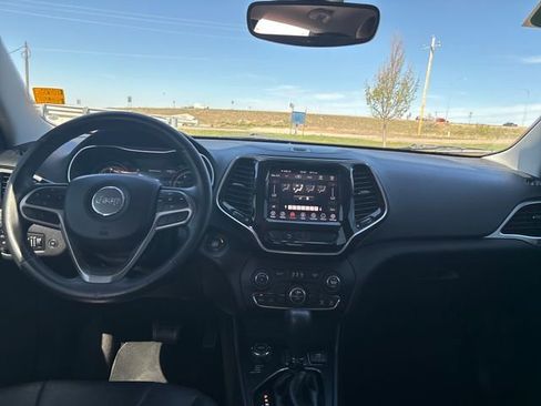 Used 2019 Jeep Cherokee Limited AWD/4WD image 12