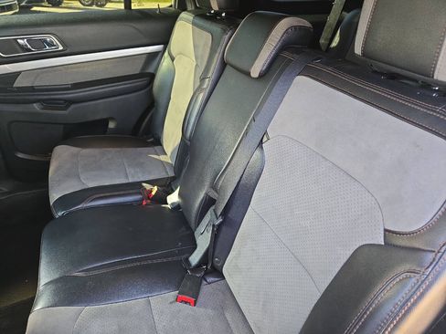 Used 2017 Ford Explorer XLT FWD image 9