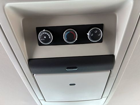 Used 2016 Chrysler Town & Country Touring image 25