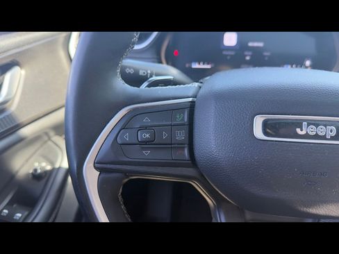 Used 2023 Jeep Grand Cherokee Altitude AWD/4WD image 9