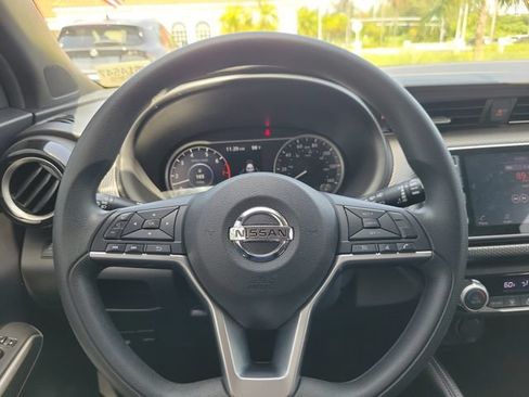 Used 2018 Nissan Kicks SV FWD image 17