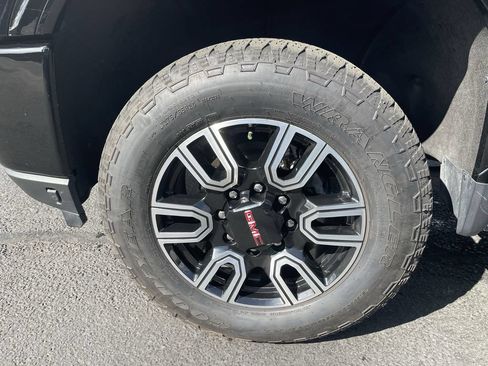 Used 2022 GMC Sierra 2500 AT4 w/ AT4 Premium Plus Package AWD/4WD image 34