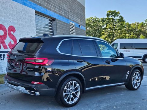 Used 2022 BMW X5 xDrive40i w/ Parking Assistance Package AWD/4WD image 7