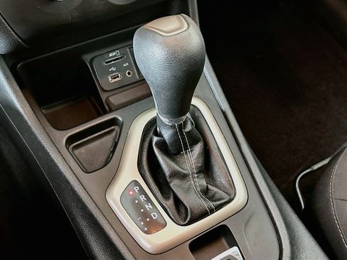 Used 2018 Jeep Cherokee Latitude FWD image 23