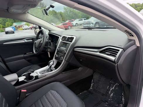 Used 2016 Ford Fusion SE FWD image 20