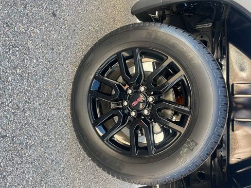 New 2025 GMC Sierra 1500 Elevation image 7