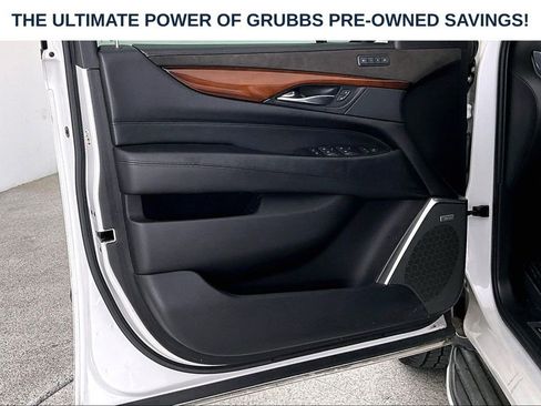 Used 2018 Cadillac Escalade Luxury AWD/4WD image 23