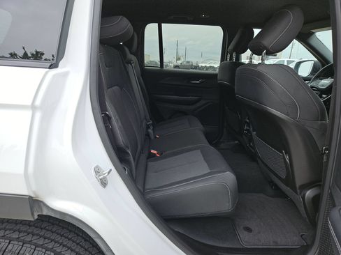 Used 2024 Jeep Grand Cherokee Laredo RWD image 25